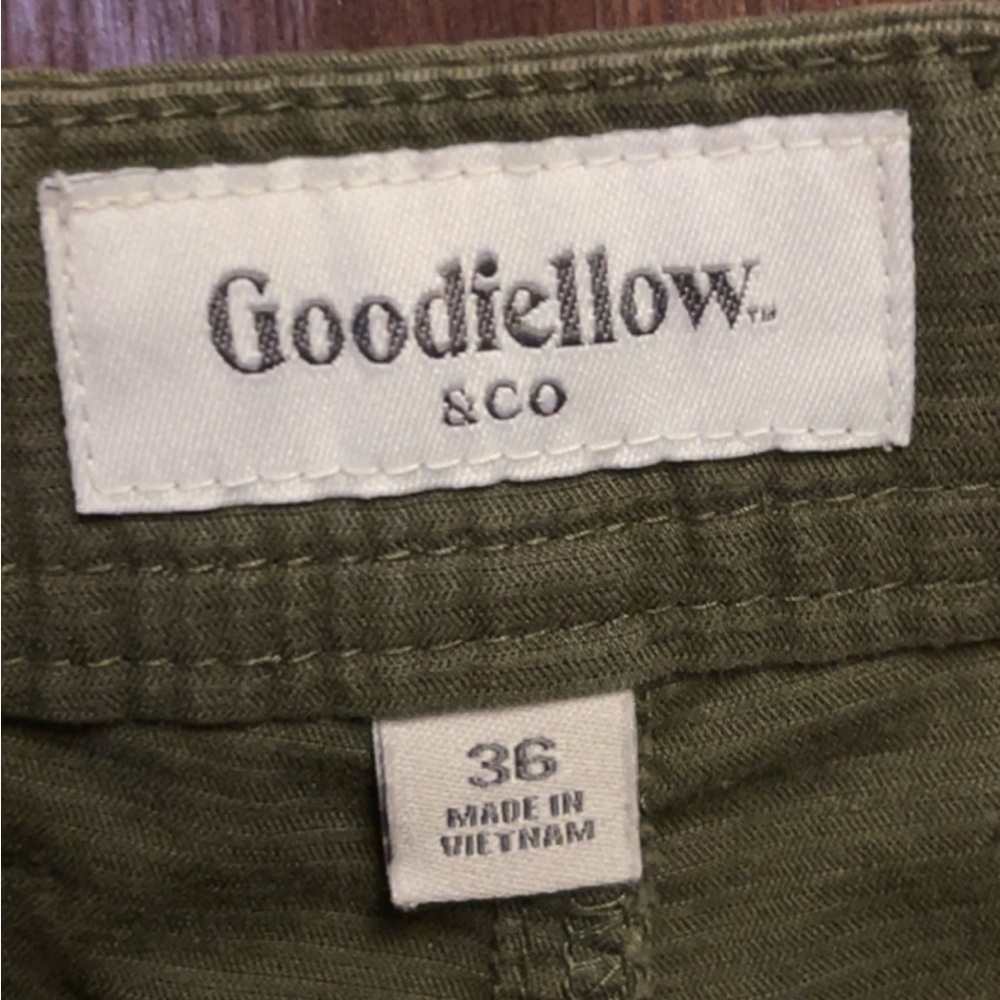 NWOT - 36 - Goodfellows Olive Green Cargo Shorts - Picture 3 of 5